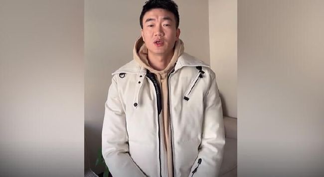 白裤袜校花扒腿让我c
