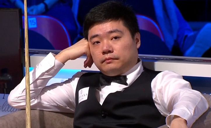 记者的秘密偷窥